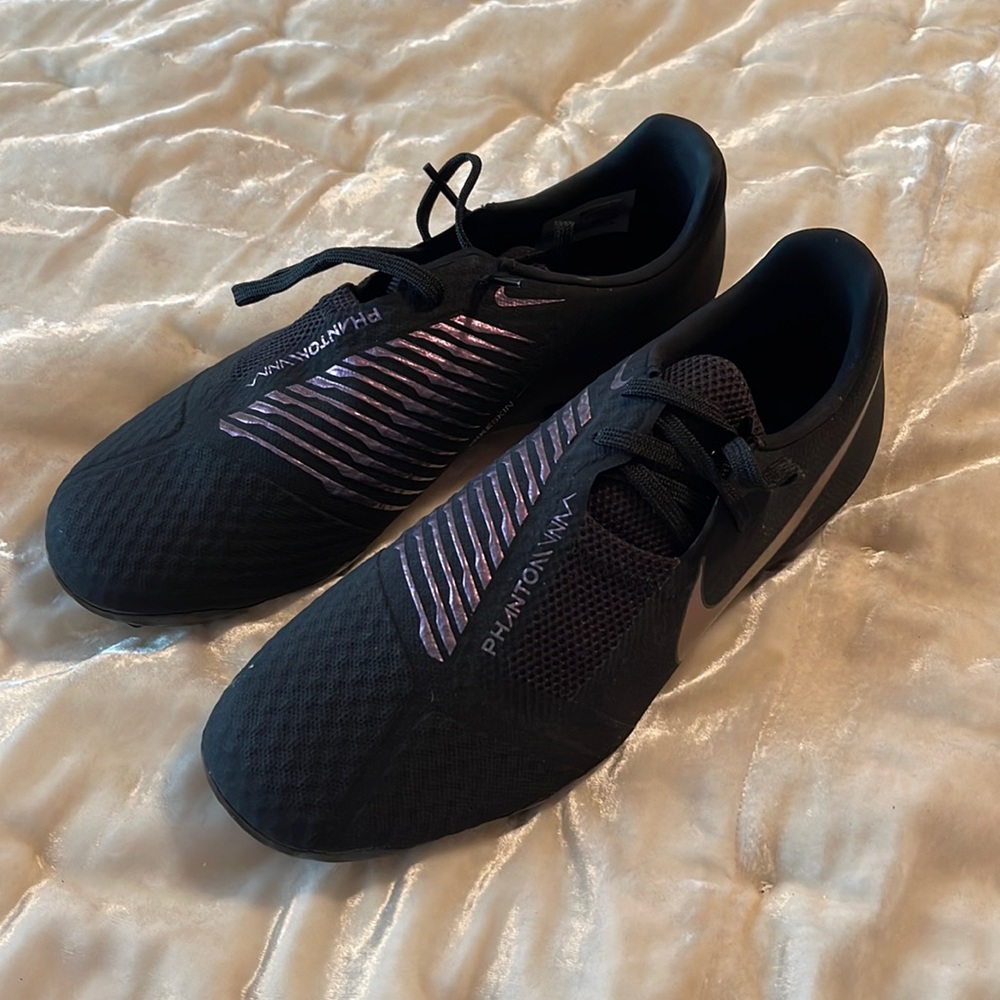 Nike phantom youth soccer cleats never worn